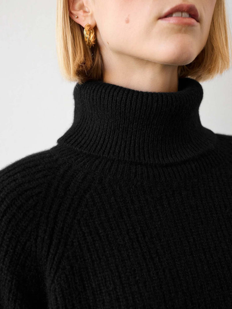 White + Warren Cashmere Luxe Ribbed Turtleneck